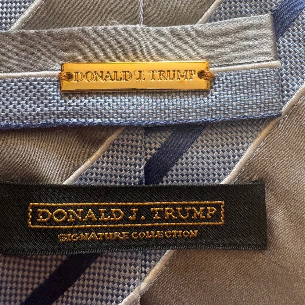 Donald J Trump Signature Collection Silk Tie Silver Blue Grey Striped Mens